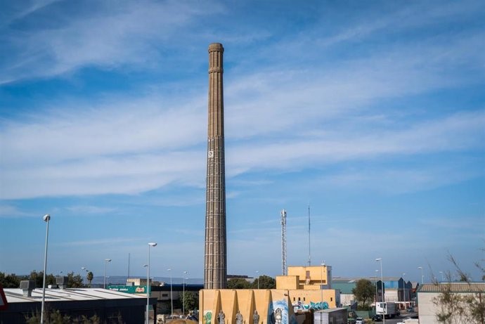 chimenea de la Antigua Fábrica “El Cáñamo”