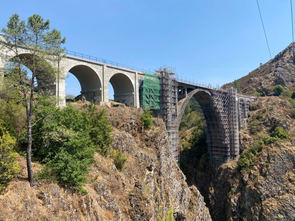 En Galicia, la construcción más compleja exige especialización y equipo humano