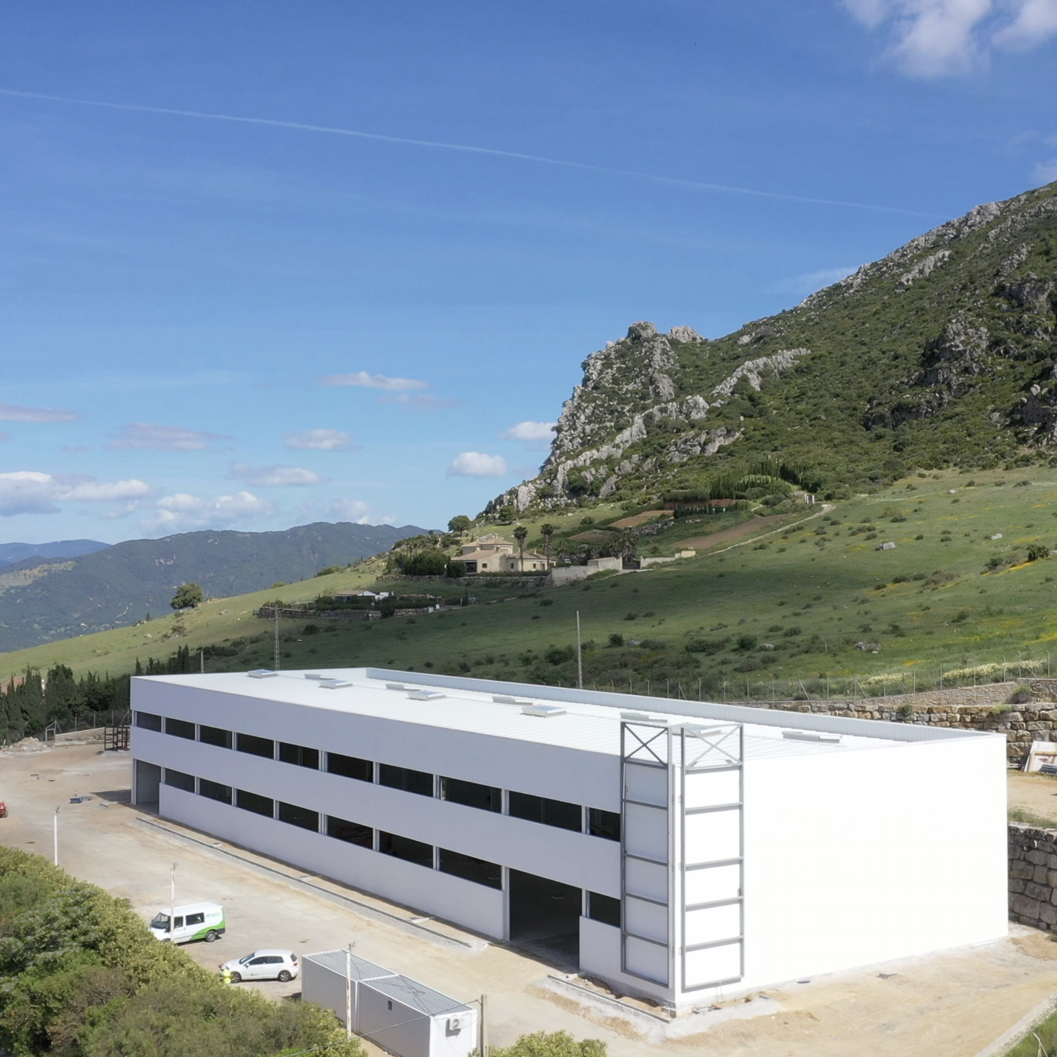 nave industrial de almacenamiento y embalaje de madera