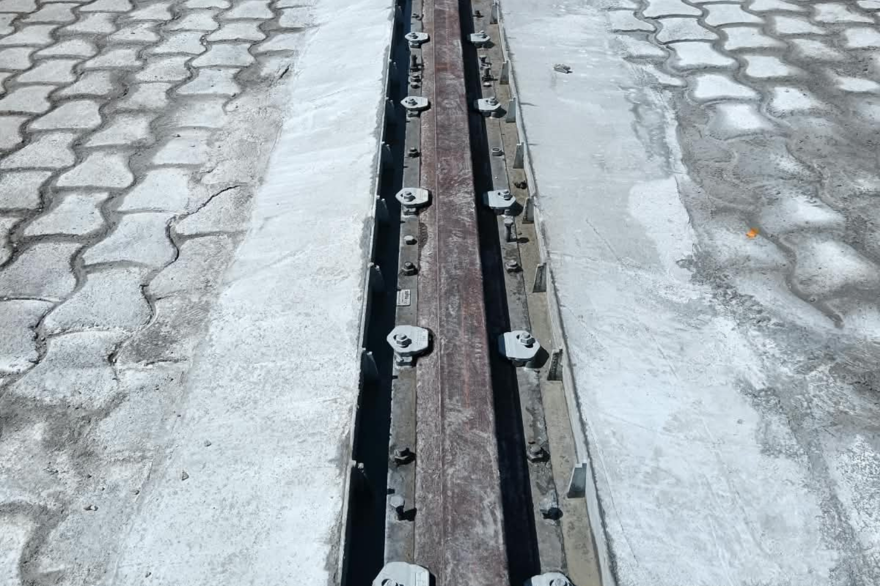 Finalización de los trabajos de reparación del sistema de rodadura A-100 en la Terminal de Contenedores del Muelle Reina Sofía